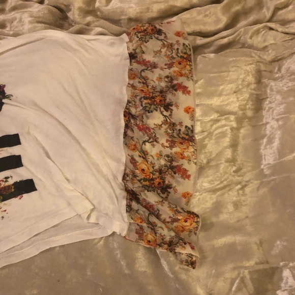 Floral Sleeve ‘L🖤VE’ Crop - Picture 7 of 8